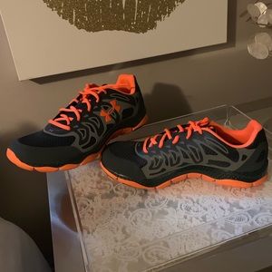 🍁Under Armour Micro G sneaker